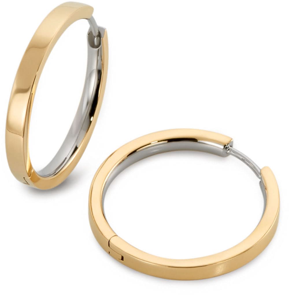 Guldpläterade creoler i metall, slät ringform med inre kant.