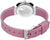 Damklocka sedd bakifrån med rosa armband, stiftspänne och perforerade segment