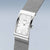 Bering Damenuhr mit silbernem Zifferblatt, rechteckigem Gehäuse und Milanaise-Armband