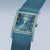 Bering Damenuhr, schräger Blick: blaues Milanaise-Armband und blaues Zifferblatt mit Goldmarkern