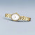 Damenuhr mit goldenem Gliederarmband und weißem Zifferblatt, schlanke Zeiger