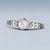 Bering damklocka med silverfärgat metallarmband och rund urtavla i pärlemor