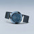 Damenuhr mit rundem blauem Gehäuse, blauem Zifferblatt und blauem Mesh-Armband