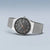 Bering Herrenuhr mit rundem Gehäuse, dunklem grauem Zifferblatt und Milanaise-Armband