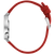 Damenuhr Seitenansicht mit rotem Mikrofaserarmband und rundem schwarzem Zifferblatt