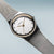 Bering Damenarmbanduhr mit rundem Gehäuse, silbernem Milanaiseband und weißem Zifferblatt.