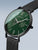 Herren-Armbanduhr mit grünem Zifferblatt, drei Zeigern und schwarzem Meshband