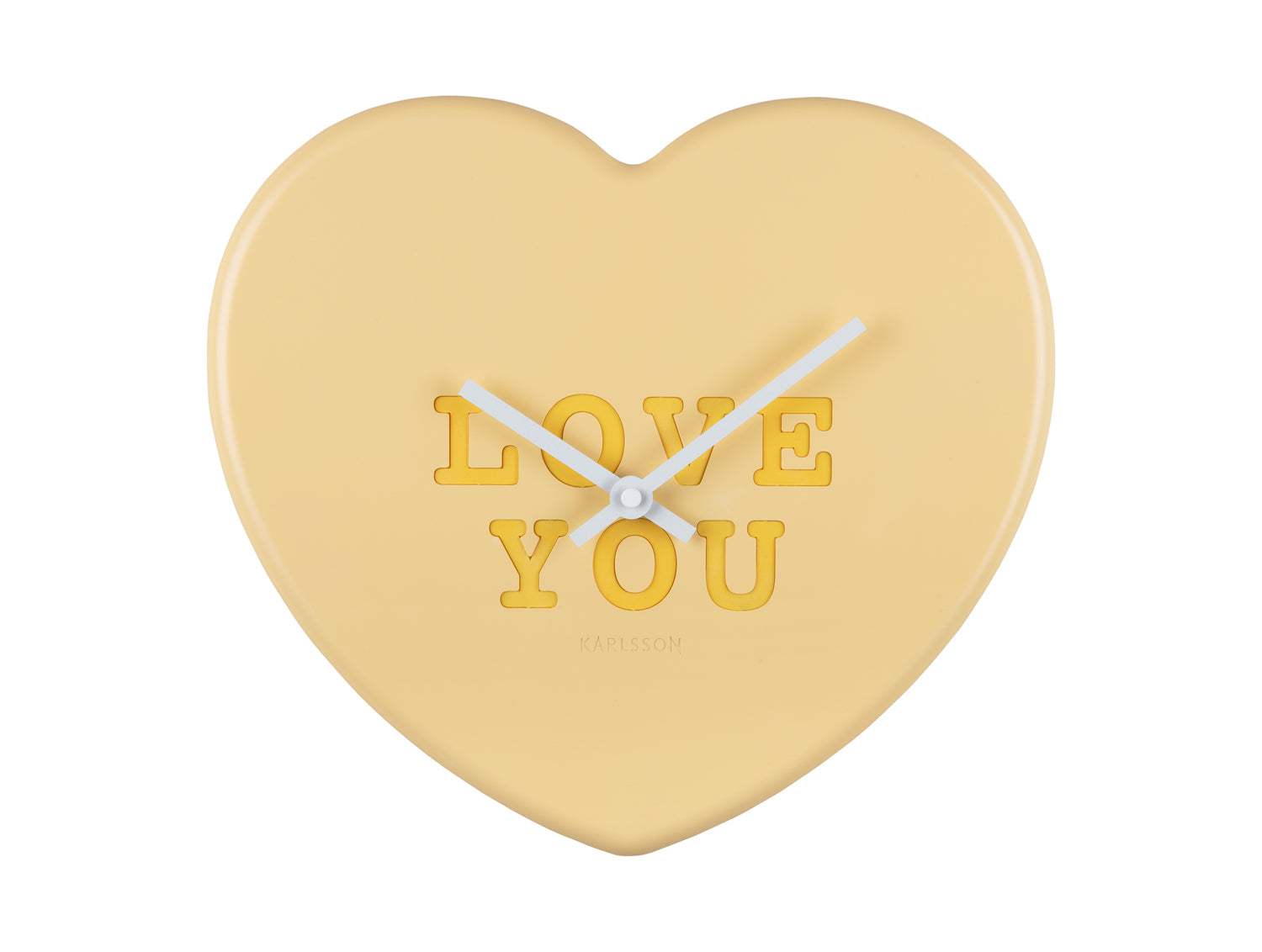 Hjärtformad väggklocka i ljusgult med texten "LOVE YOU" och visare