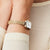 Bering Damenuhr am Handgelenk mit goldfarbenem Milanaise-Armband und quadratischem Gehäuse