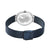 Damenarmbanduhr von hinten mit blauem Milanaise-Armband, Gehäuseboden und Schließe erkennbar