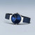Damenarmbanduhr mit blauem Zifferblatt und blauem Milanaise-Armband, Schließe und Krone sichtbar