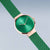 Bering Damen-Armbanduhr mit grünem Zifferblatt und grünem Milanaise-Armband im Winkel