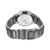 Unterseite/Armbandansicht der Herrenuhr: Metallgliederband mit Schnalle und Gravur