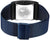 Herrklocka med präglad metallplatta på baksidan och mörkblått mesh-armband