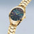 Bering Solar Damenuhr mit goldfarbenem Edelstahlarmband und blauem, leicht changierendem Zifferblatt