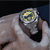 Herren-Armbanduhr mit blauem Zifferblatt und goldfarbenen Details, Edelstahlband