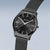 Bering Ultra Slim Herrenuhr mit schwarzem Zifferblatt und Milanaise-Armband, seitliche Ansicht