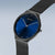 Bering Damenuhr mit rundem Gehäuse und blauem Zifferblatt, Milanaise-Armband