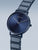 Herrenarmbanduhr mit blauem Zifferblatt und dunklem Keramikarmband, rundes Gehäuse