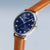 Bering Herrenuhr mit blauem Zifferblatt und braunem Lederband, seitlicher Blick