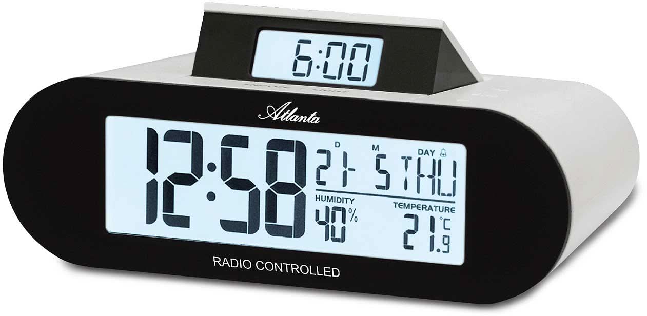 Digital radiostyrd väckarklocka med stor display; visar tid, datum, temperatur och fuktighet.