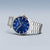 Herrarmbandsur med blå urtavla, armband i silverfärgat rostfritt stål och smal krona