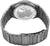 Baksida på ett titanarmbandsur med världskartrelief och graverat metallband