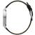 Seitenansicht Herrenarmbanduhr: silbernes Titan-Gehäuse mit schwarzem Lederband