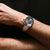 Festina herrarmbandsur på handleden, svart urtavla, armband i rostfritt stål