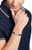 Flätat läderarmband, mörkbrunt flätmönster, silverfärgad mittdel för handleden
