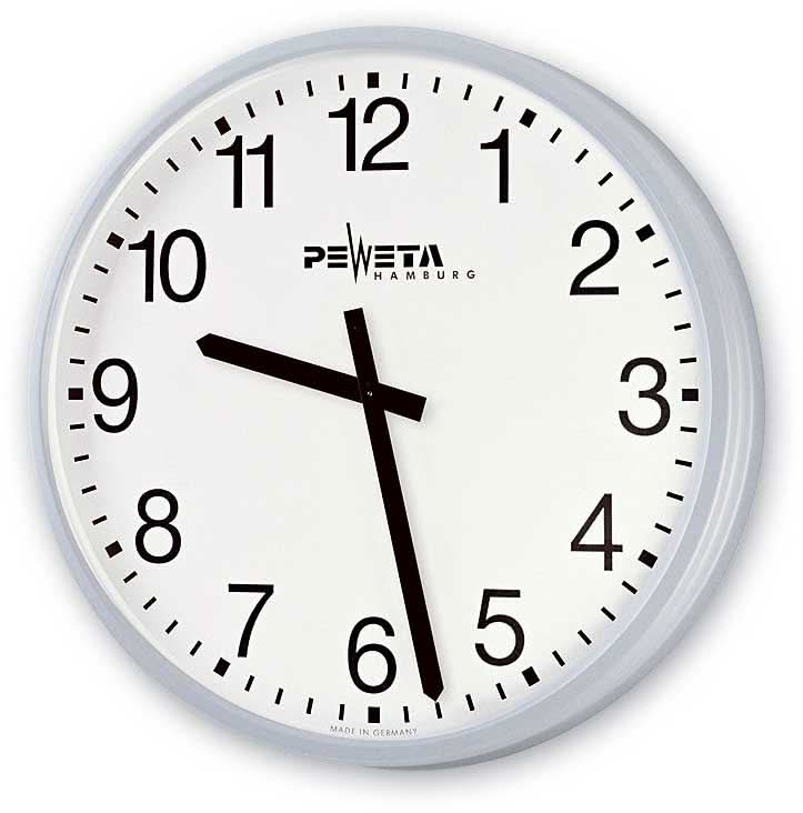 Rund Peweta väggklocka med silverram, vit urtavla och svarta visare