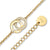 Goldfarbenes Schmuckarmband mit rundem Anhänger und Steinbesatz
