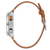 Herrklocka från sidan, silverfärgat hölje med krona och brunt läderarmband
