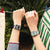Casio Digitaluhr am Handgelenk: schwarzes Armband, kleines digitales Display