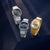 Drei digitale Casio Armbanduhren (silber, gold, blau) mit Metallarmband und Display