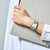 Casio Vintage-armbandsur med silverfärgat metallarmband och vit urtavla på handleden