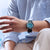 Citizen Promaster Armbanduhr am Handgelenk: blaues Zifferblatt mit dunklem Armband