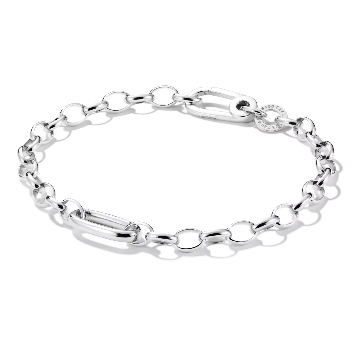 Armband i silverfärgad metall med länkar och justerbart spänne