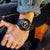 Casio G-Shock herrklocka med svart armband och guldfärgad urtavla