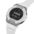 Casio G-Shock Herren-Uhr seitlich mit weißem Armband und digitalem Display