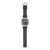 Armbanduhr-Seitansicht: schwarzes Harzband mit Lochreihe und silbernes Gehäuse