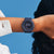 Casio G-Shock damklocka på handleden, rund mörkblå urtavla, silikonarmband