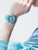 Transparent G-Shock damklocka på handleden med turkost armband