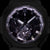 Casio G-Shock Zifferblatt im Detail: schwarzer Hintergrund, silberne Indexe und Subdials.