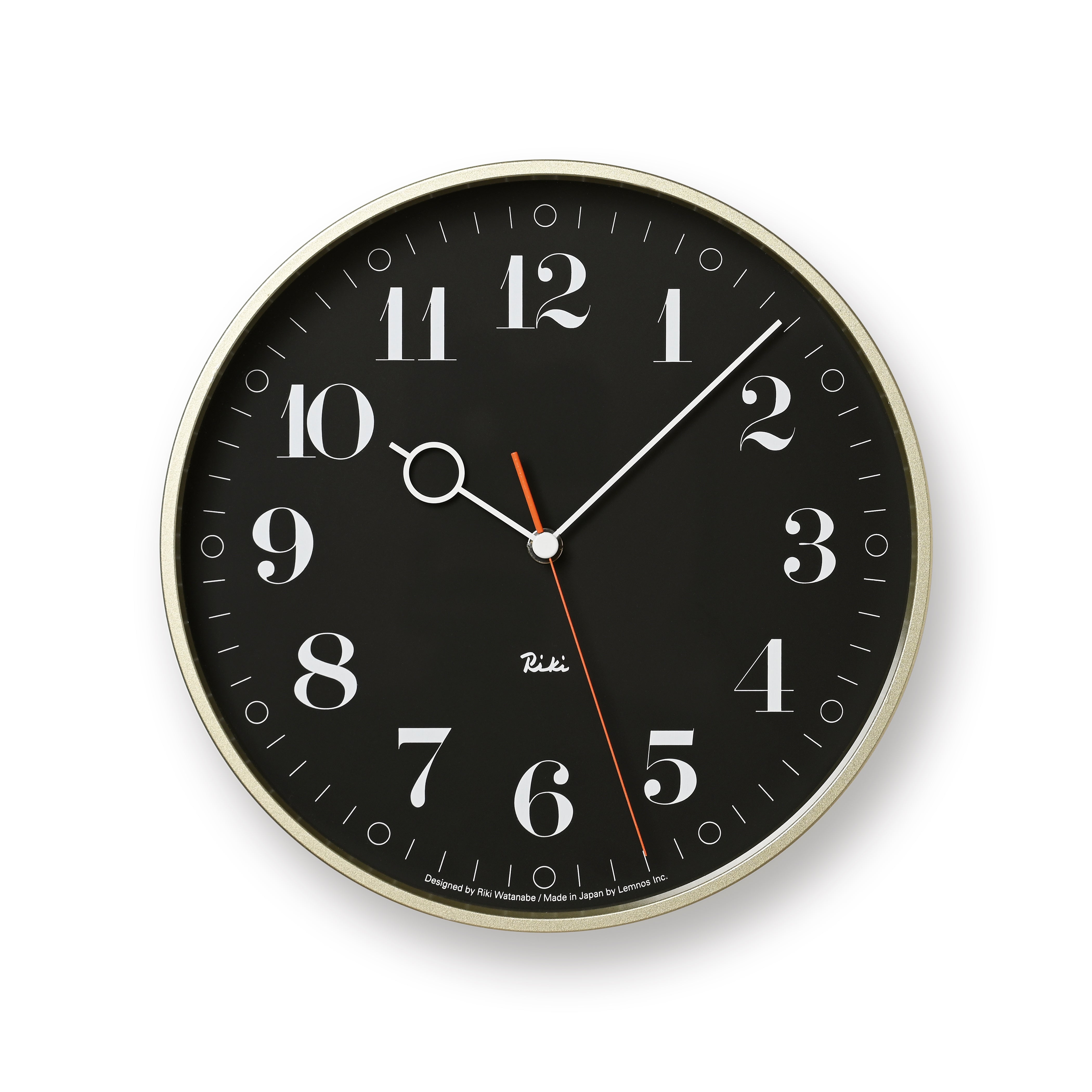 Ring-Wanduhr mit schwarzem Zifferblatt, weißen Ziffern und orangefarbenem Sekundenzeiger