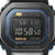 Nahaufnahme Herrenarmbanduhr G-SHOCK: blau gerandetes Digitaldisplay mit Schutz- und Funksolar-Hinweisen