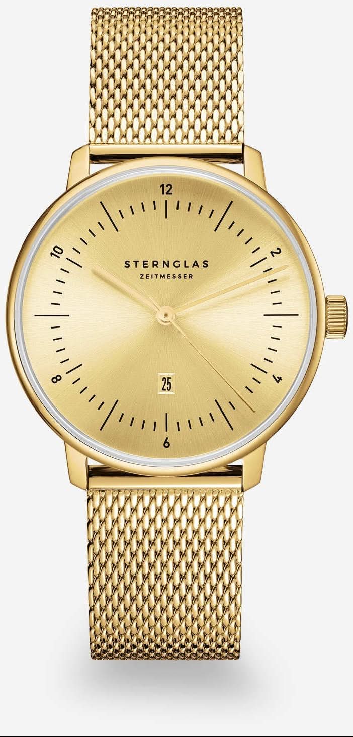 "Damklocka med beige urtavla, guldfärgat mesh-armband och rundad infattning"