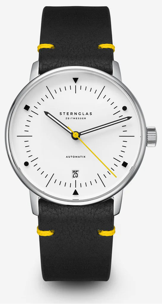 Sternglas Naos armbandsur med vit urtavla, svart läderband och gula detaljer