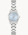 Bulova Damenuhr mit hellem Zifferblatt und Edelstahlarmband, runde analoge Anzeige.