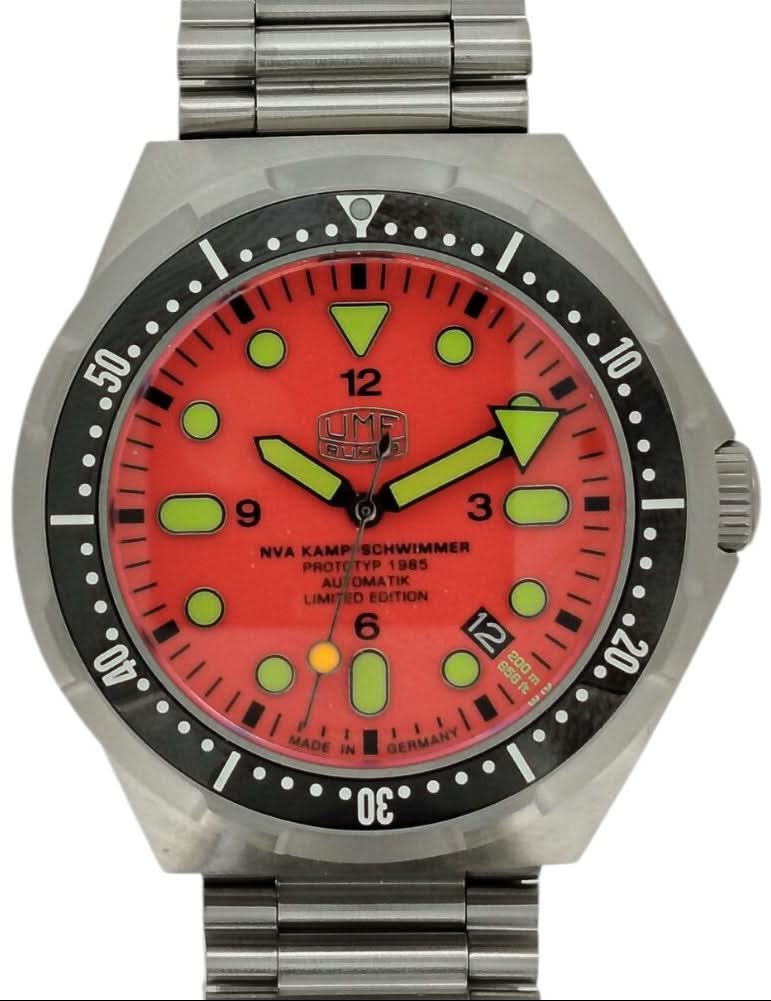 Herrklocka med armband i rostfritt stål, röd urtavla och svart boettring